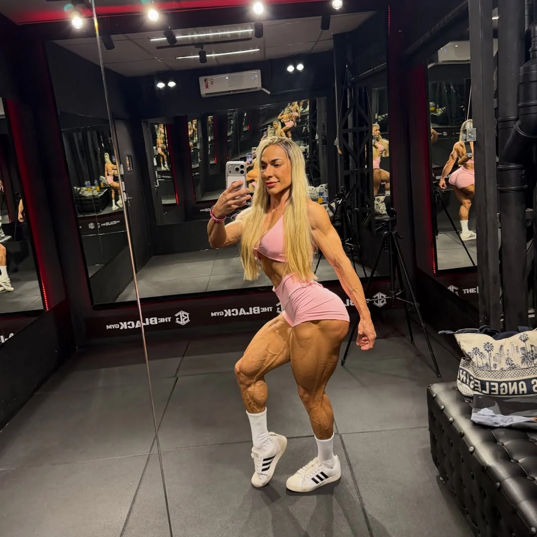 Narla Vilar training in a gym